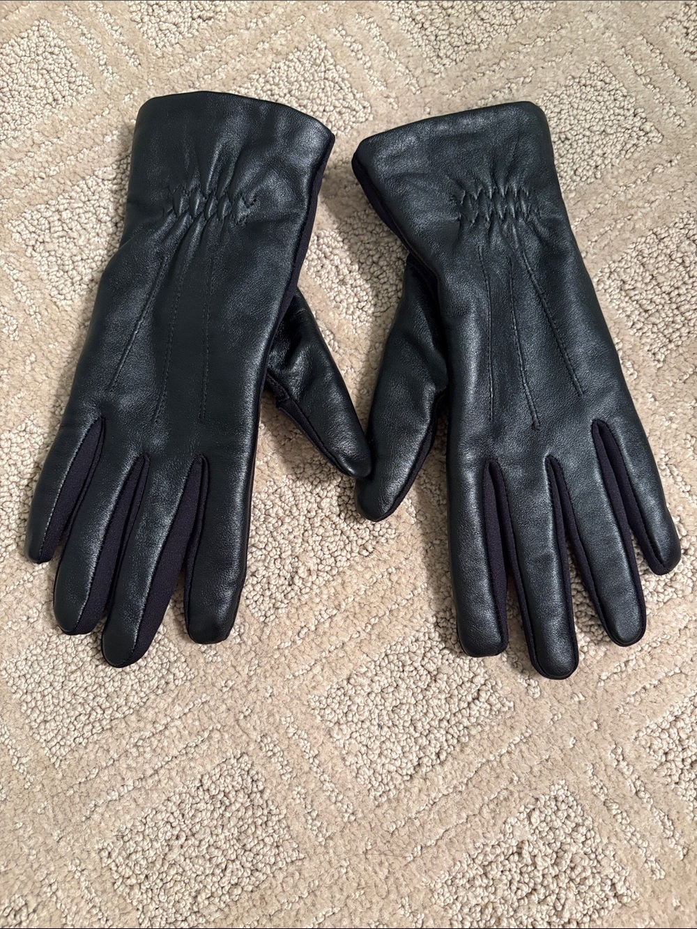 isotoner Black Leather and Polyester Gloves